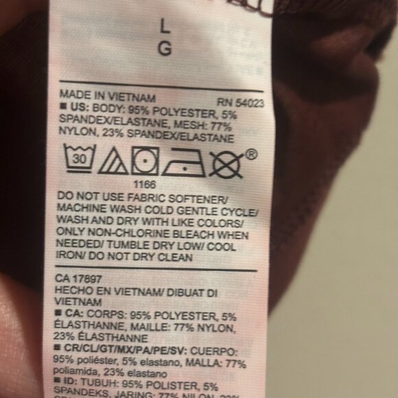 Old Navy Active Breathe on Loose Mesh Go Dry workout cropped top SZ: Large - Picture 10 of 10